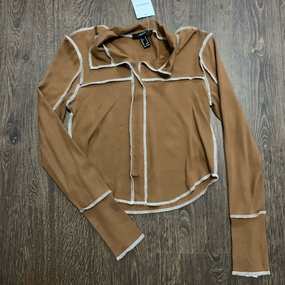 F21 Contrast Inverted Seam Top - Picture 2 of 5